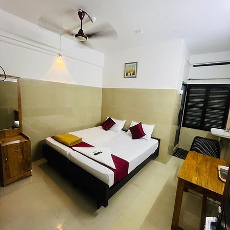 Priya Lodge Calicut Eksteriør billede