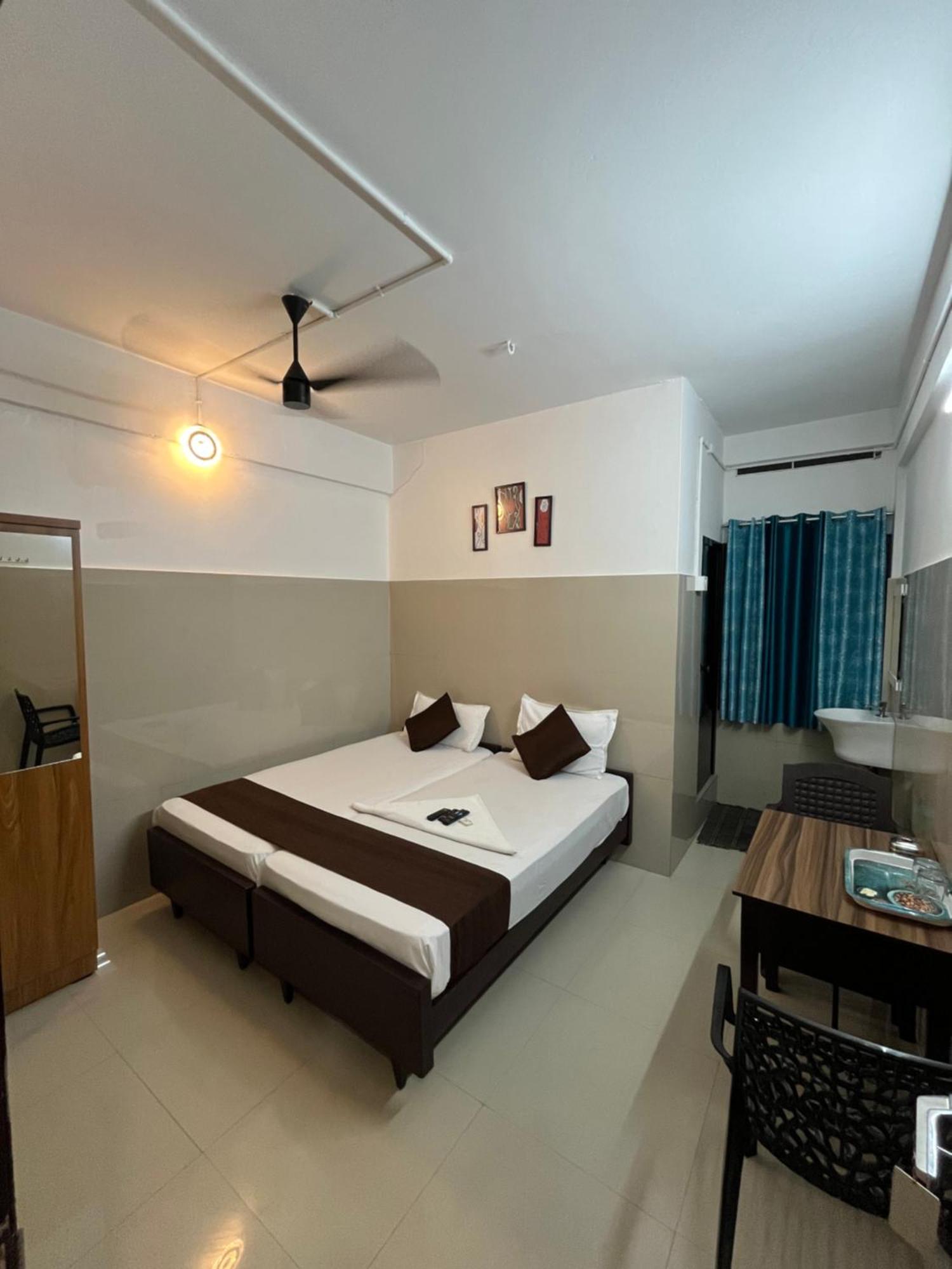 Priya Lodge Calicut Eksteriør billede