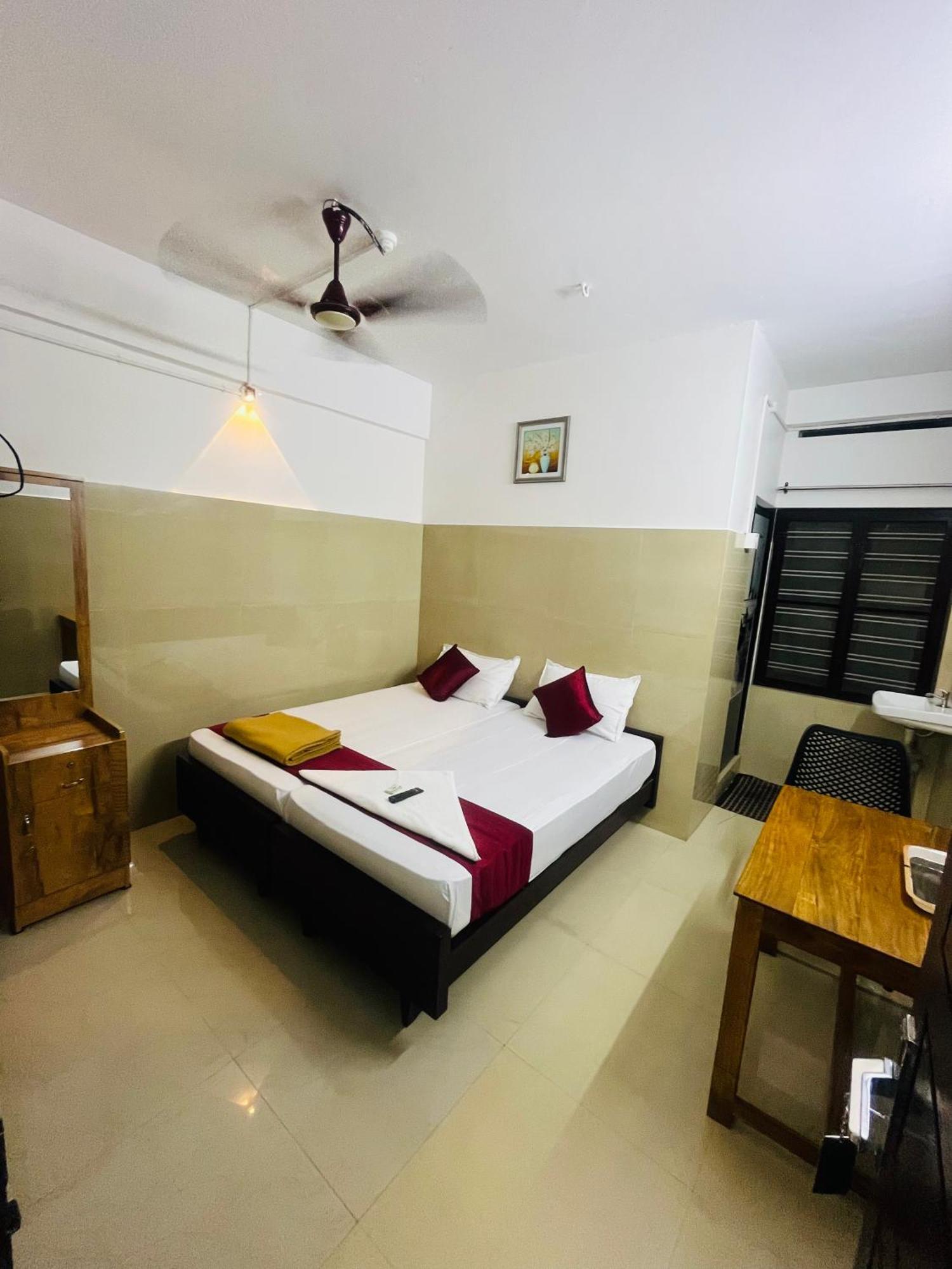 Priya Lodge Calicut Eksteriør billede